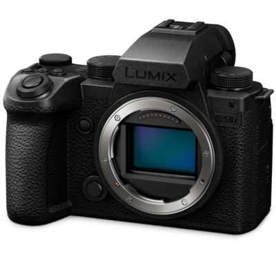 LUMIX S5IIX Mirrorless Camera with LUMIX S 20-60mm f/3.5-5.6 Lens