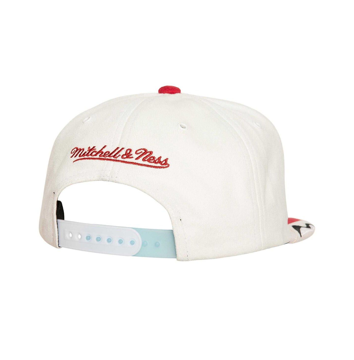 Мужская кепка Mitchell & Ness Mitchell Ness White/Red Chicago Bulls Day 6 Snapback Hat — фото 4