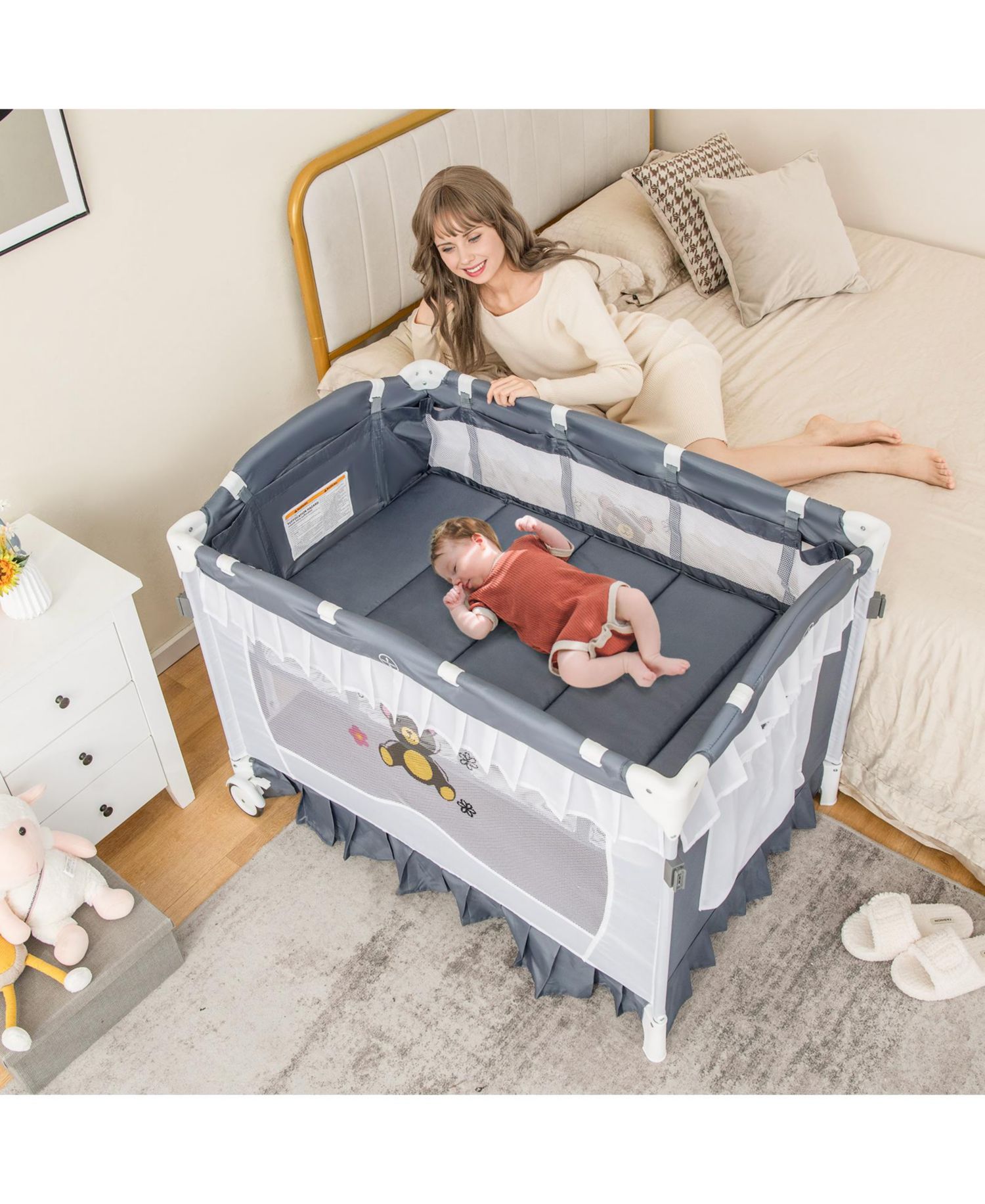 Convertible Bassinet with Removable Changing Table and Detachable Mesh Net