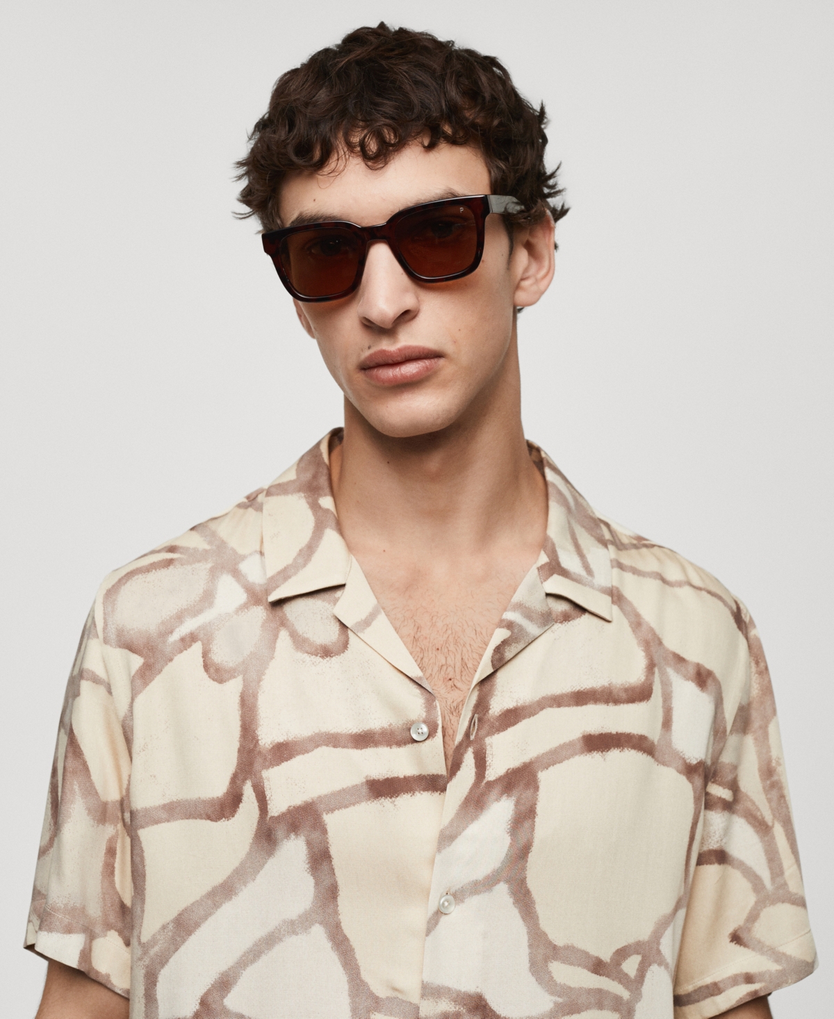 Shop Mango Men's Printed Short-sleeved Shirt In Beige