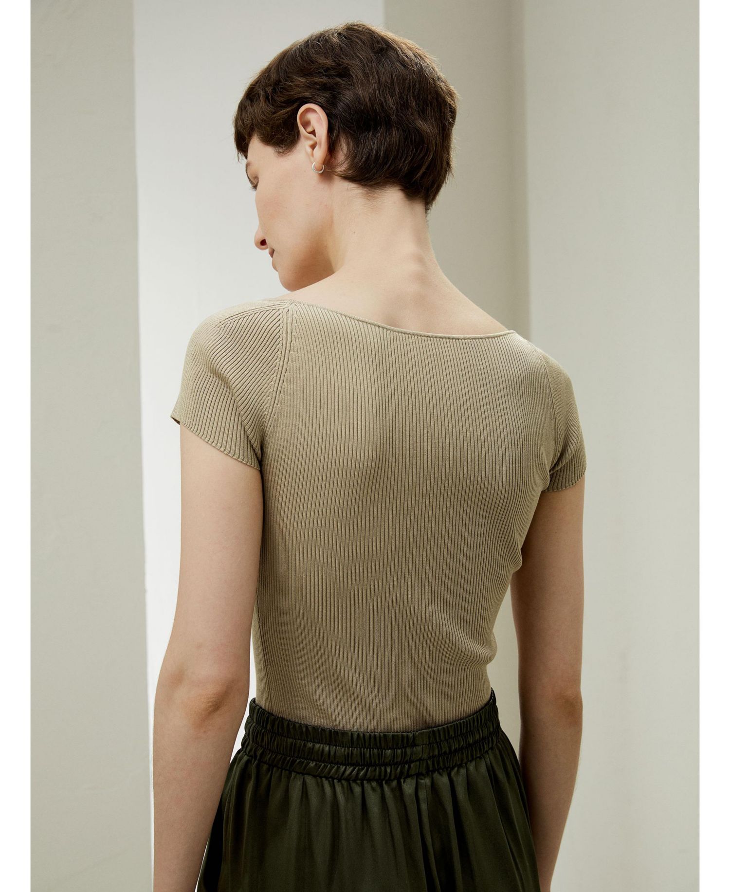 Women's Sweetheart Neck Ribbed Silk Knit Top