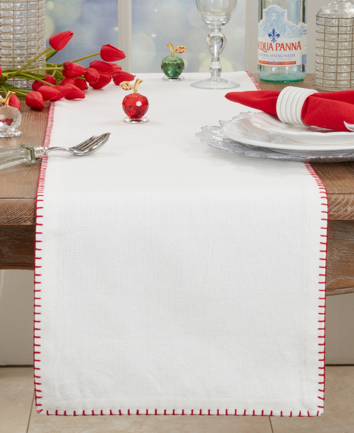 Saro Lifestyle Celena Collection Whip Stitched Design Cotton Table Runner, 13"x72" In White,red