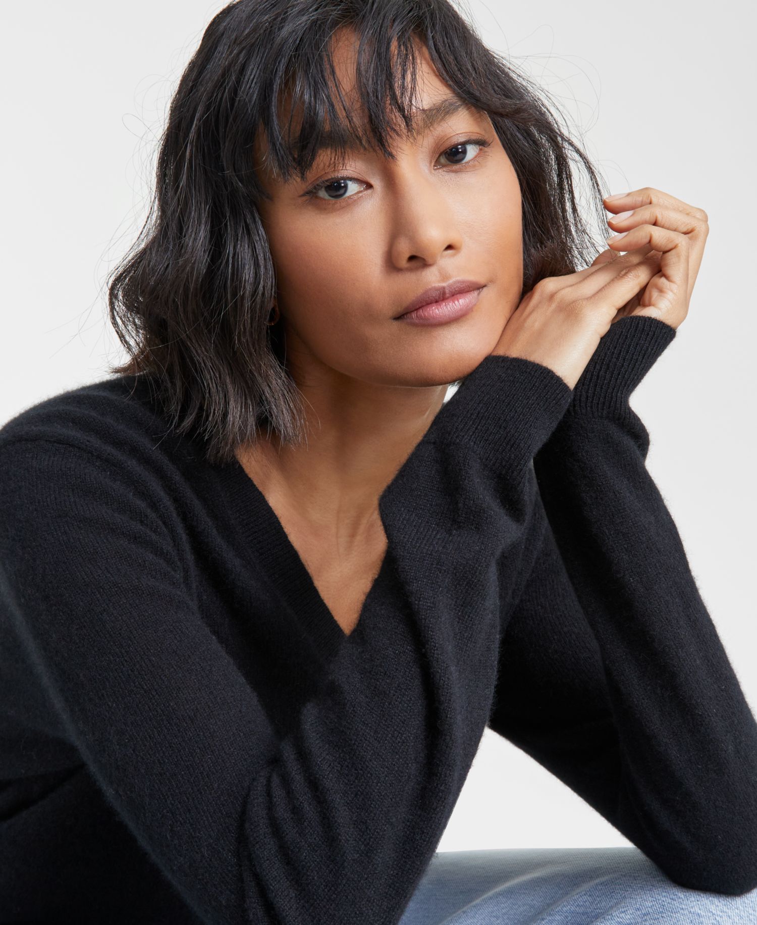 100% Cashmere Petite V-Neck Long-Sleeve Sweater
