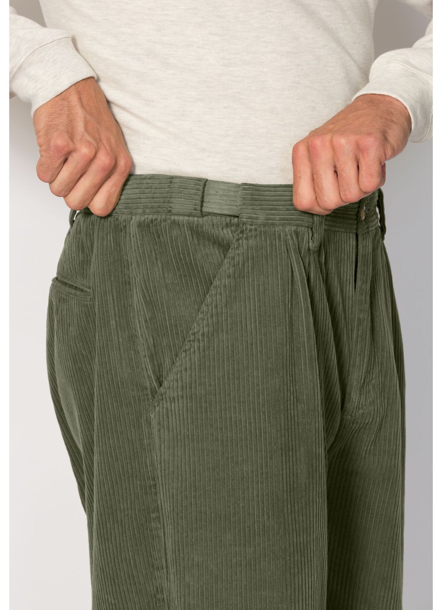 Мужские брюки KingSize Big & Tall Expandable Waist Corduroy Pleat-Front, цвет: Чёрный — фото 2