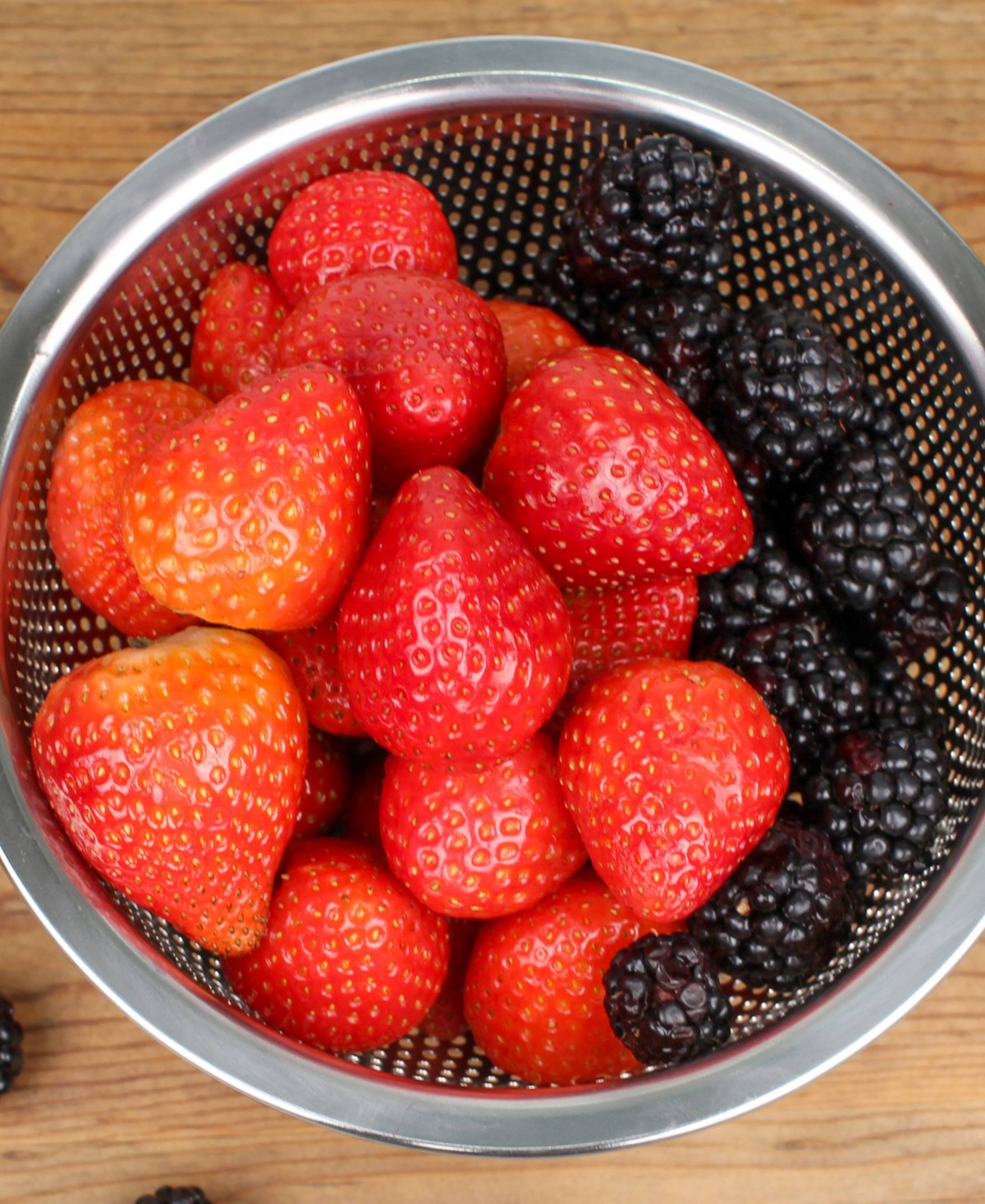 RSVP INTERNATIONAL ENDURANCE PRECISION PIERCED STAINLESS STEEL 2 PINT BERRY COLANDER 
