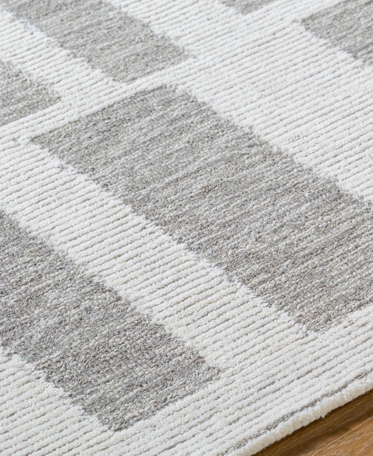 Shop Surya Bianca 530248 2'x3' Area Rug In Silver