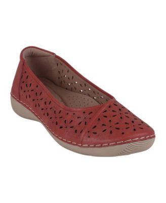 Women's Nysha Round Toe Laser Cut Flats