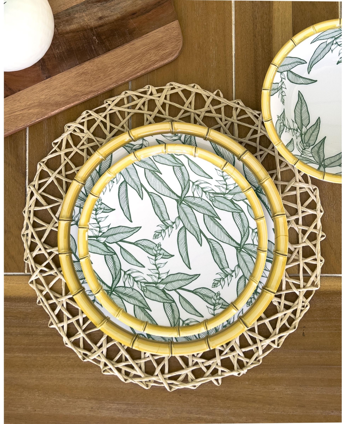 Q Squared Zen Bamboo Leaf Dinner Plates, Set Of 4 In White,green