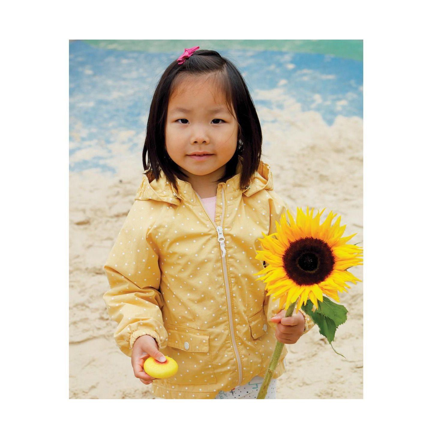 Детские игрушки Yellow Door Flowers Sensory 8-Piece Play Stones, Ages 2+ — фото 2