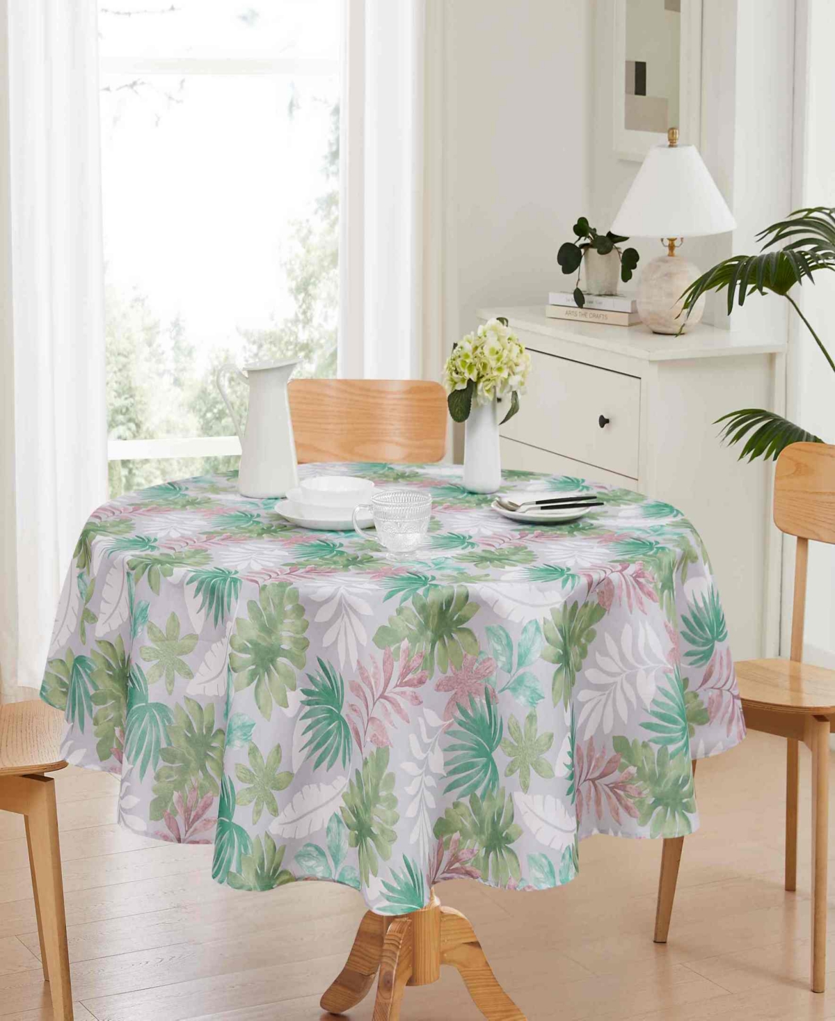 Avanti Cove Palm Water-resistant Indoor And Outdoor Tablecloth, 70" Round In Multicolor