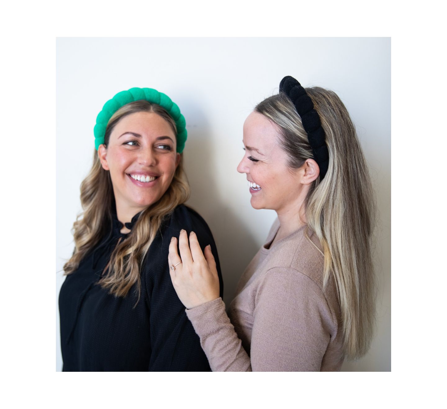 Женские аксессуары для волос Headbands of Hope The Croissant Headband - Black — фото 2