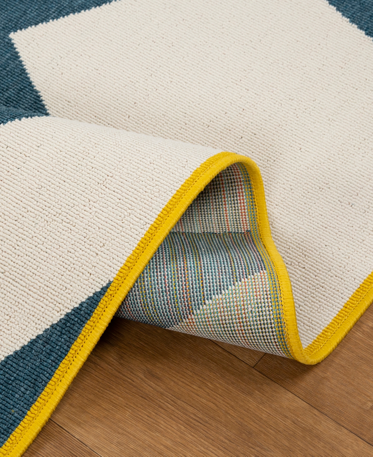 Lr Home Madison 5'x7' Area Rug In White,navy