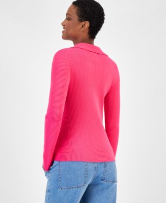 На 34-м женском пуловере в рубчик с воротником Johnny, созданном для Macy's