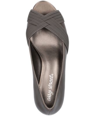 Women's Lavish Platform Pumps