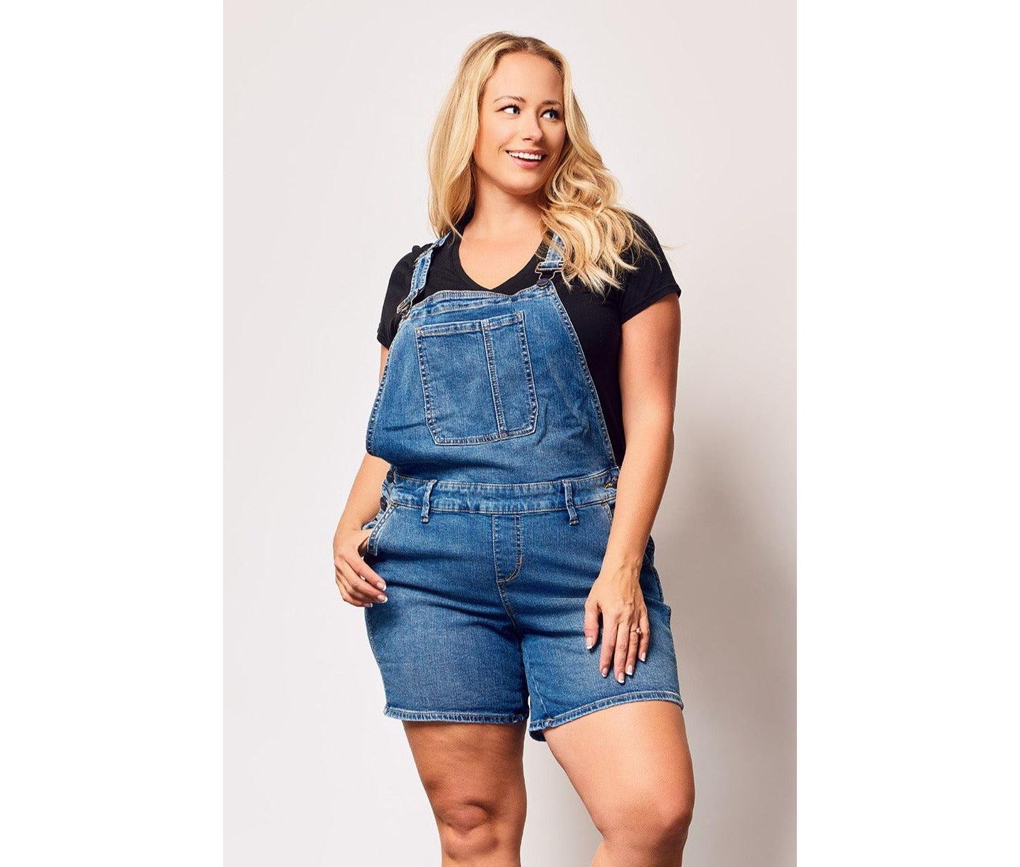 Женский комбинезон SLINK Jeans Plus Size Denim Short Overall, цвет: Genesis — фото 1