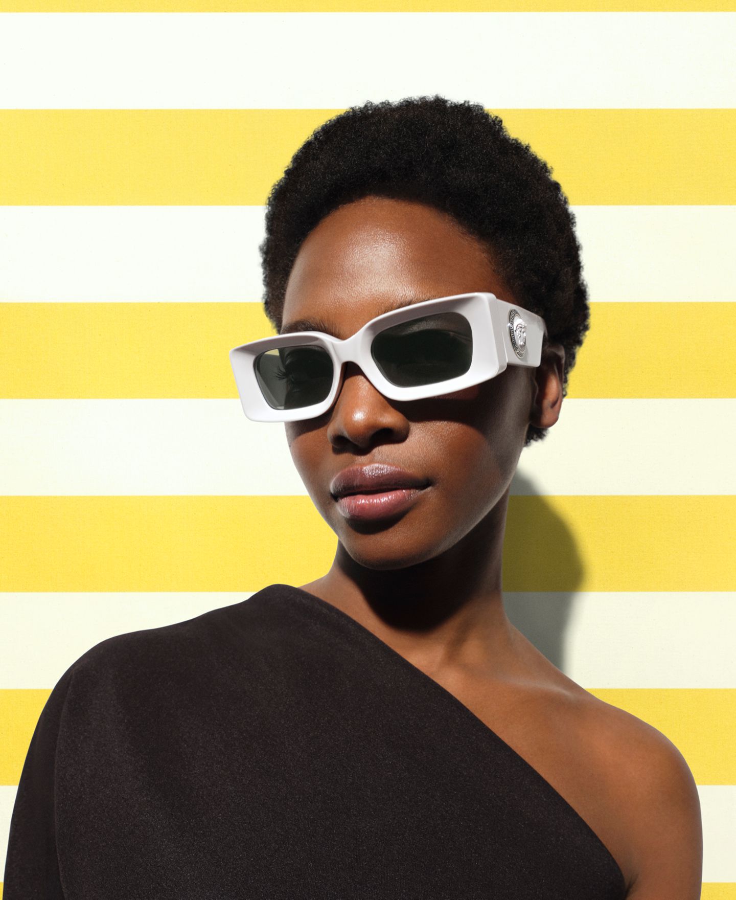 Солнцезащитные очки Versace Unisex Sunglasses, Ve4474U, цвет: Чёрный — фото 9