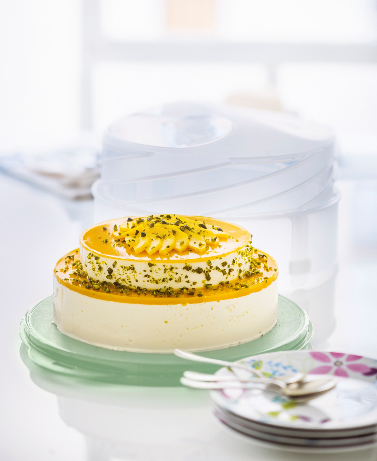 Tupperware Expandable Travel Cake Carrier In Mint