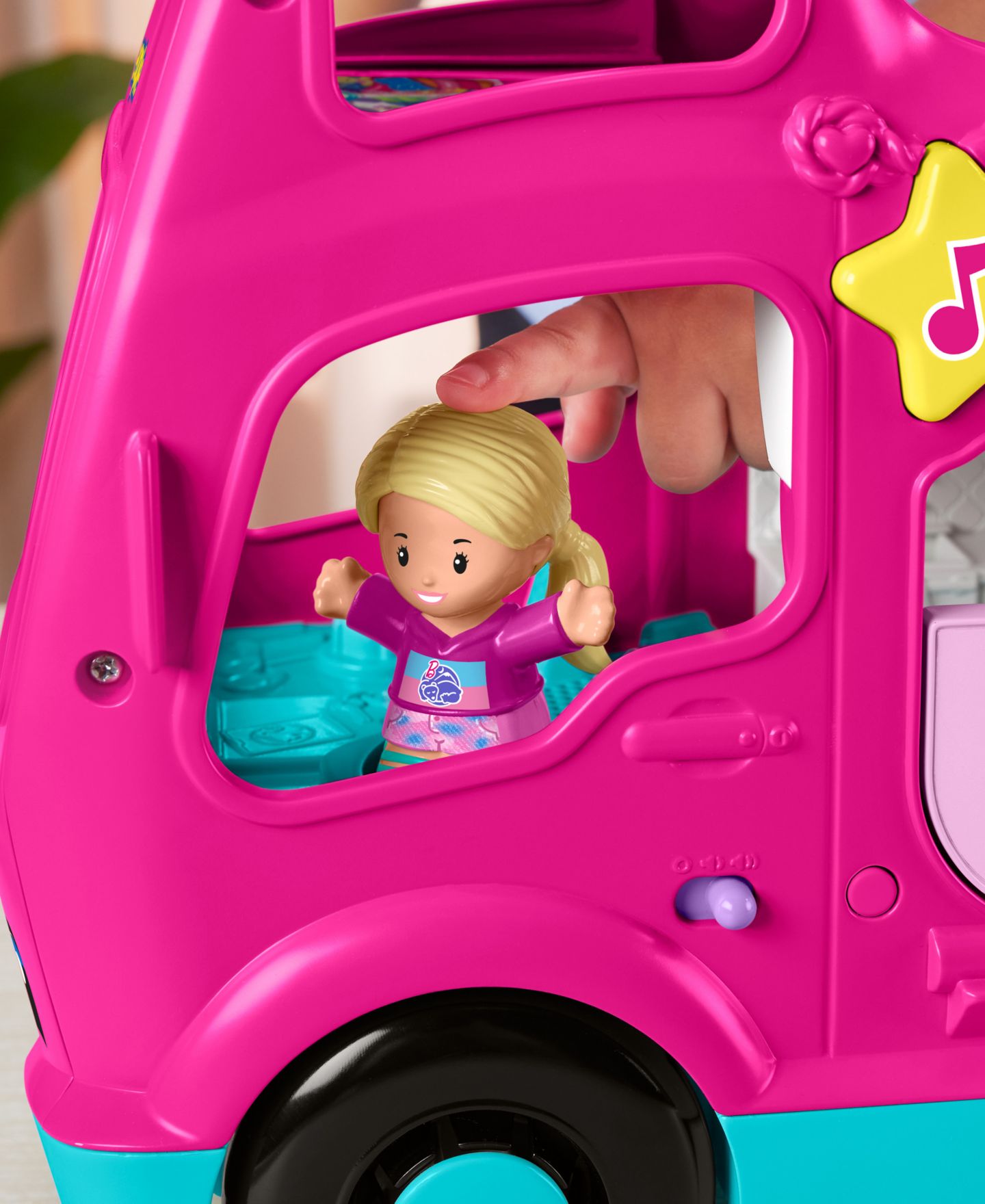 Детский игровой набор Little People Barbie Little Dreamcamper Musical Lights 6-Piece Playset, Ages 1.5+ — фото 3