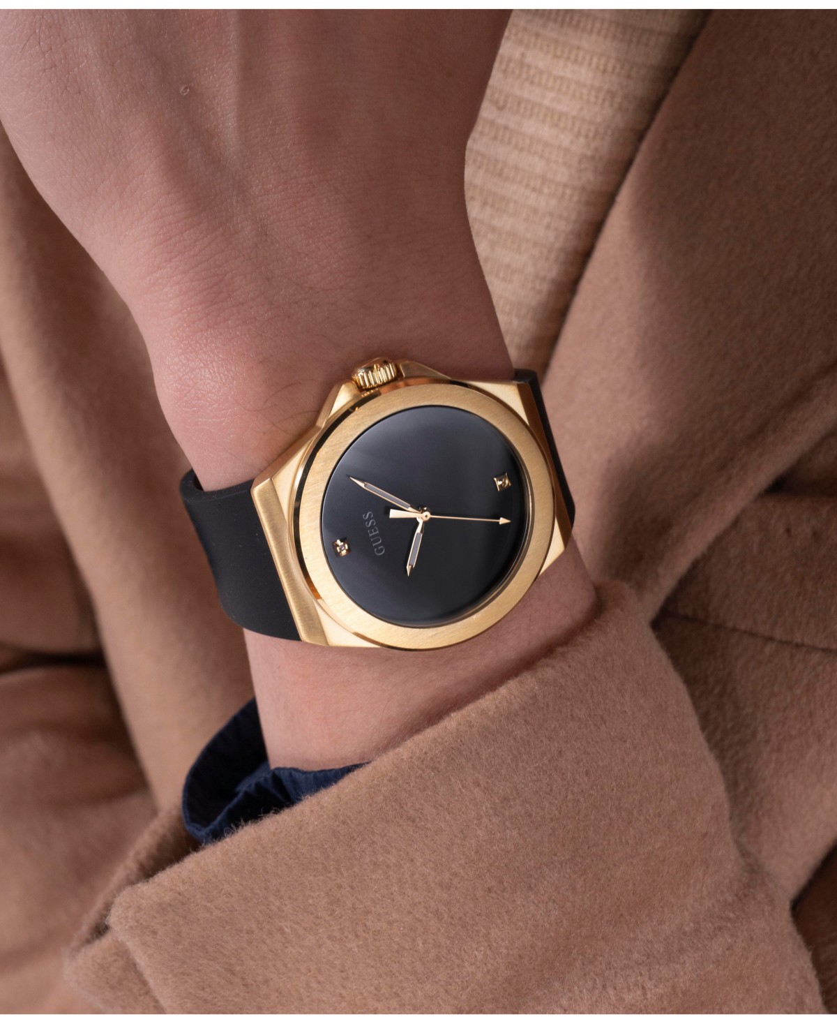 Мужские наручные часы GUESS Analog на чёрном силиконовом ремешке 44 мм — фото 1