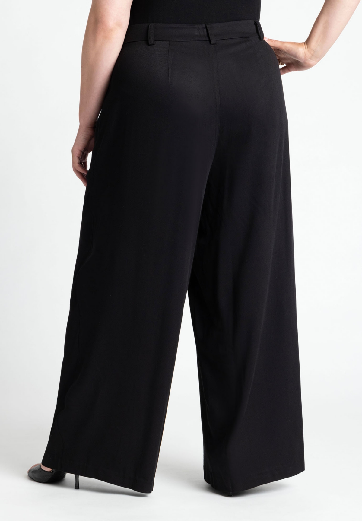 Eloquii Women's Relaxed Lightweight Trouser