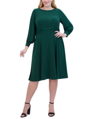 Jessica Howard - Plus Size Ruched Boat-Neck Midi Dress