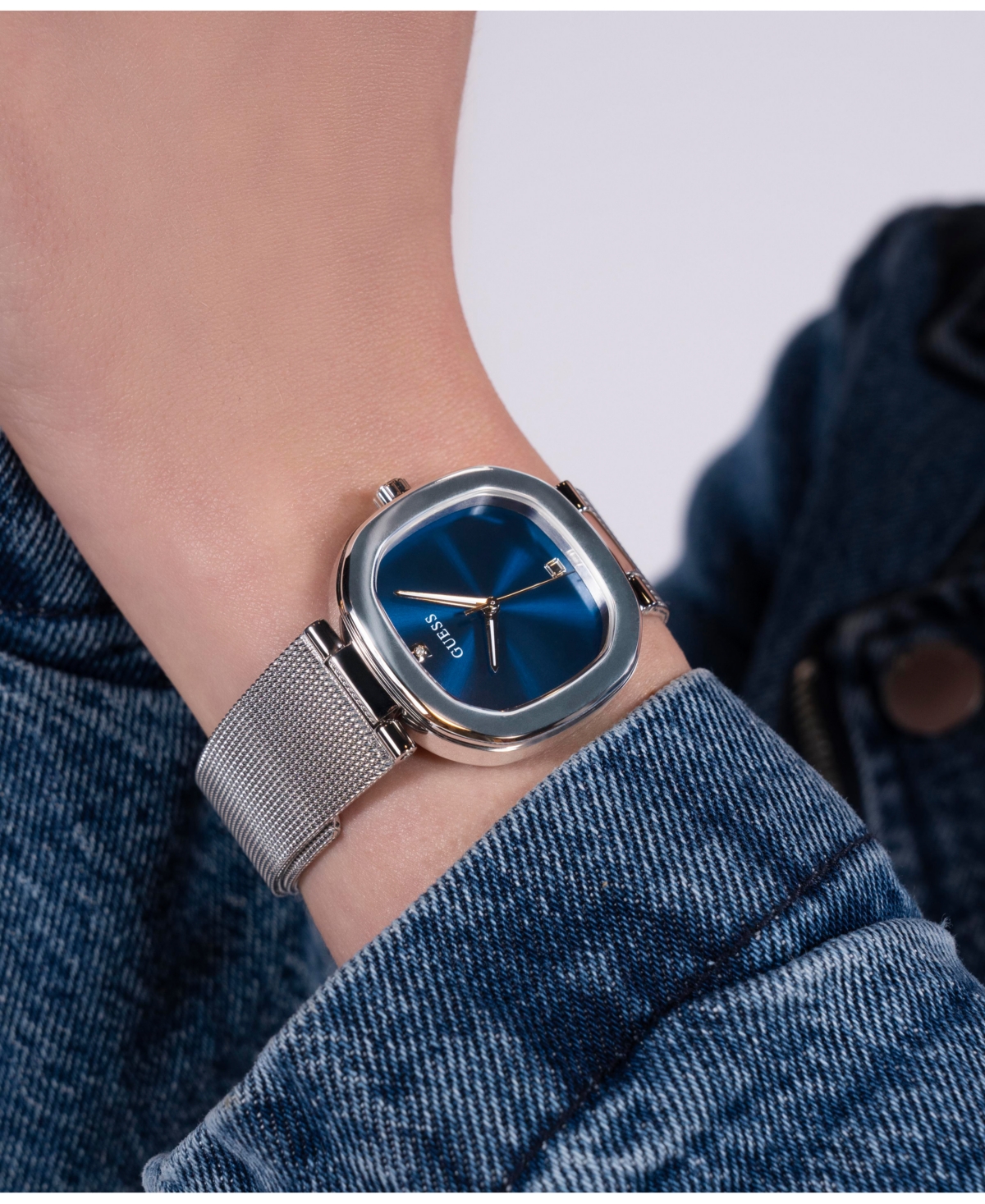 Guess Women's Analog Silver Mesh Watch 32mm In Silver