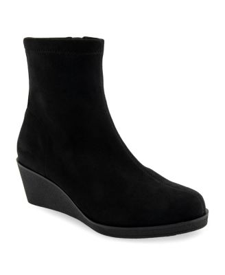 Outlet Aerosoles Black Suede Heeled Booties