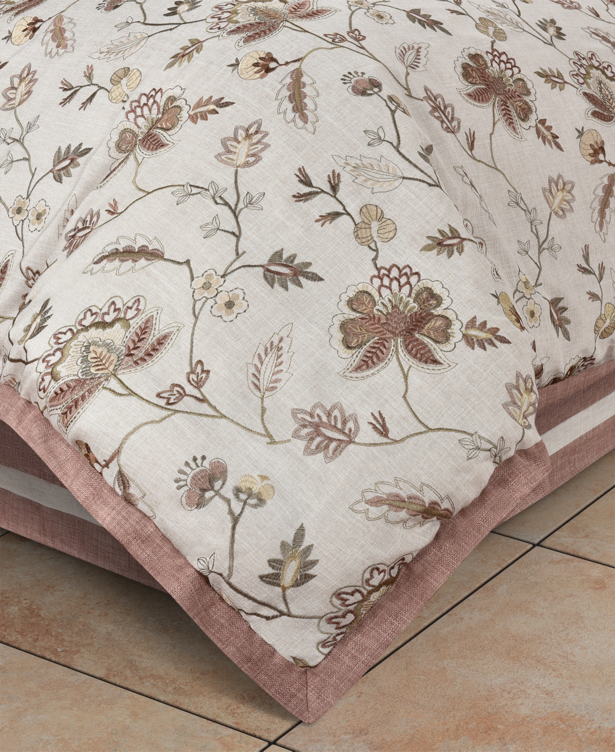 J Queen New York Santa Rosa 4-pc. Comforter Set, Queen In Linen