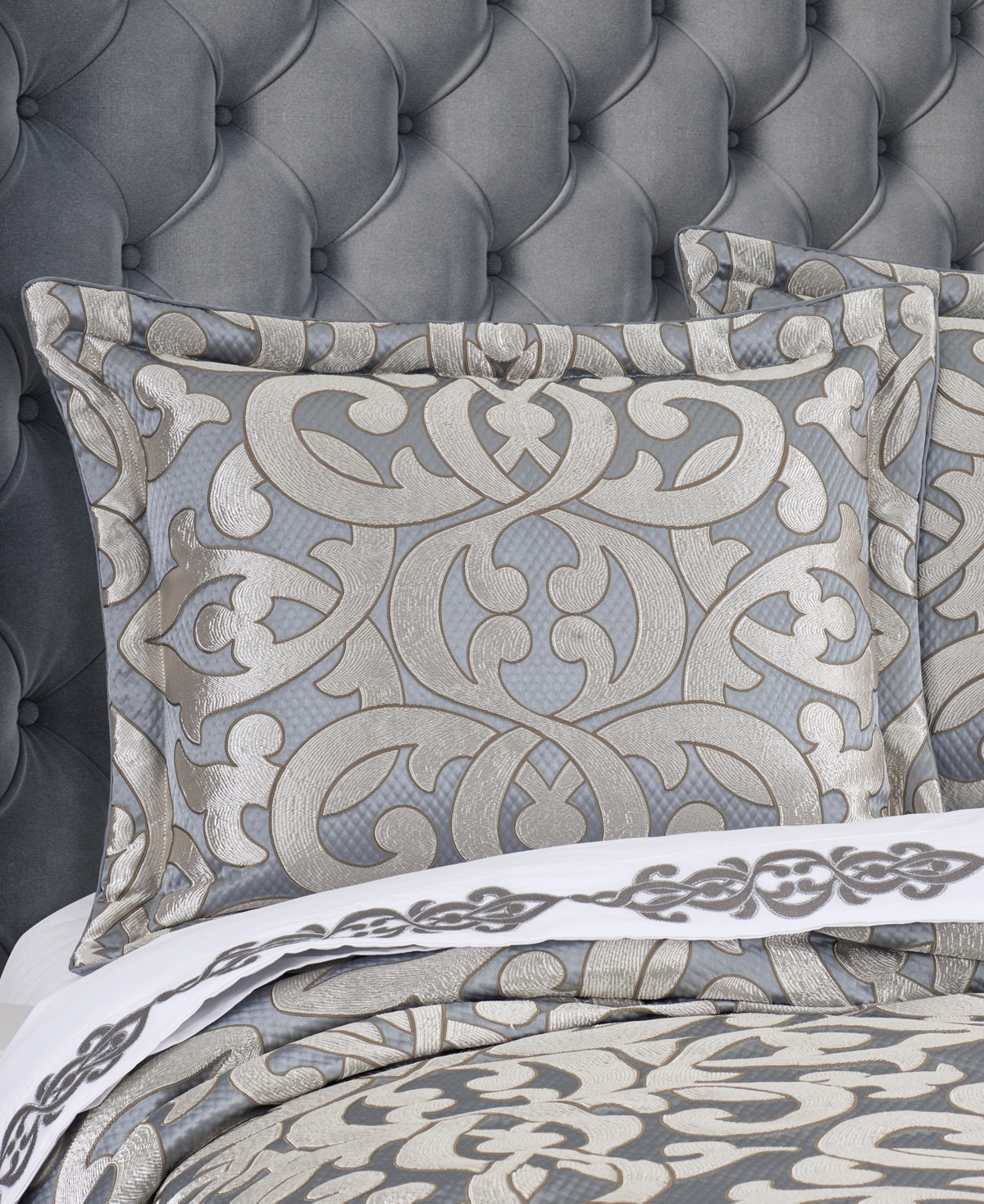 J Queen New York Barocco 4-pc. Comforter Set, California King In Sterling
