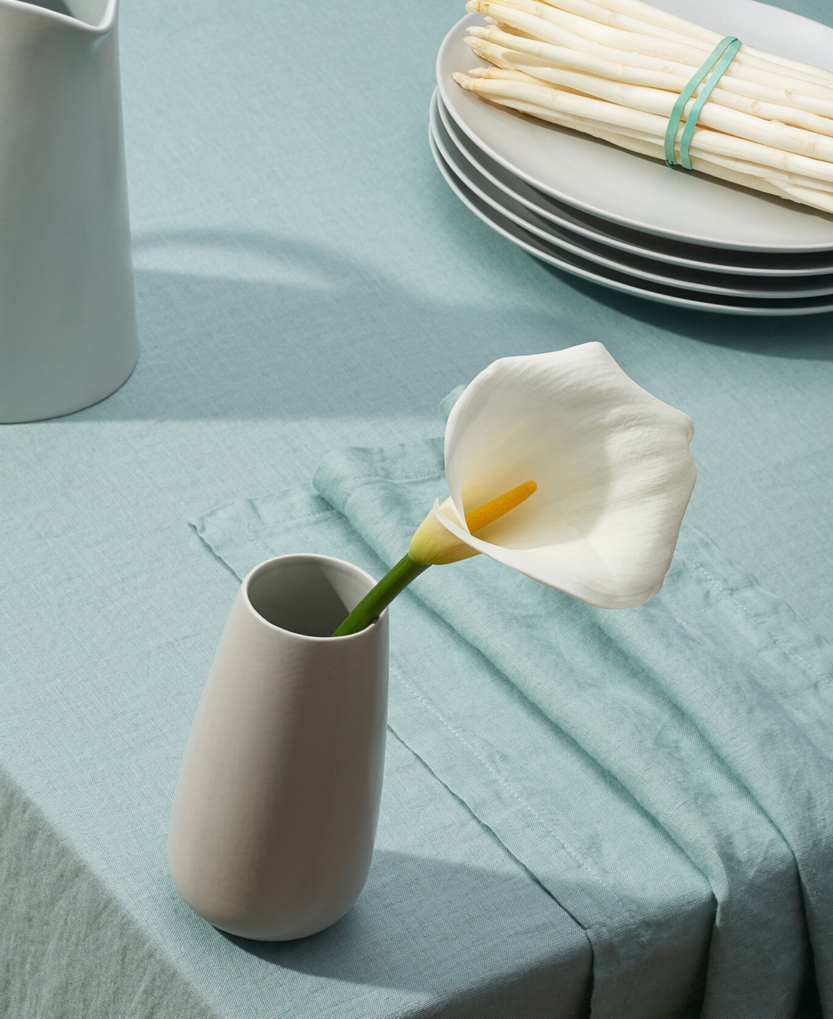 Year & Day Linen Solid-color Tablecloth, 55" X 110" In Palm