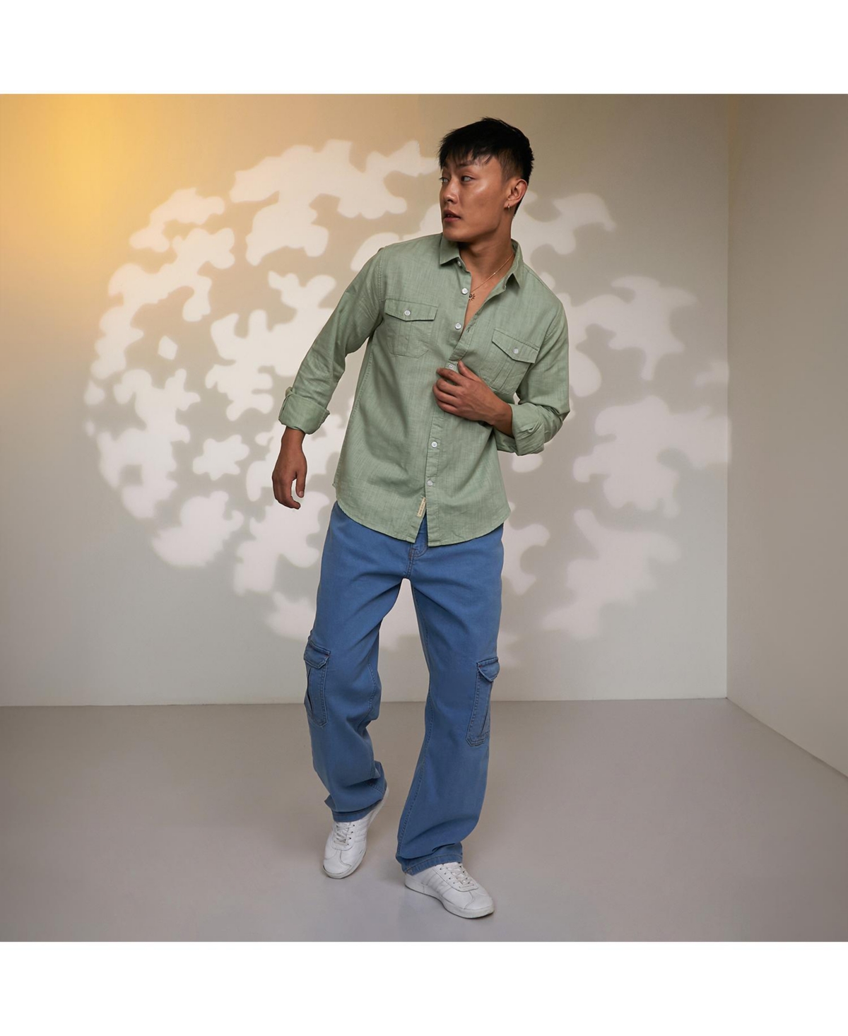 Campus Sutra Men's OliveSolid Utility Shirt - Green