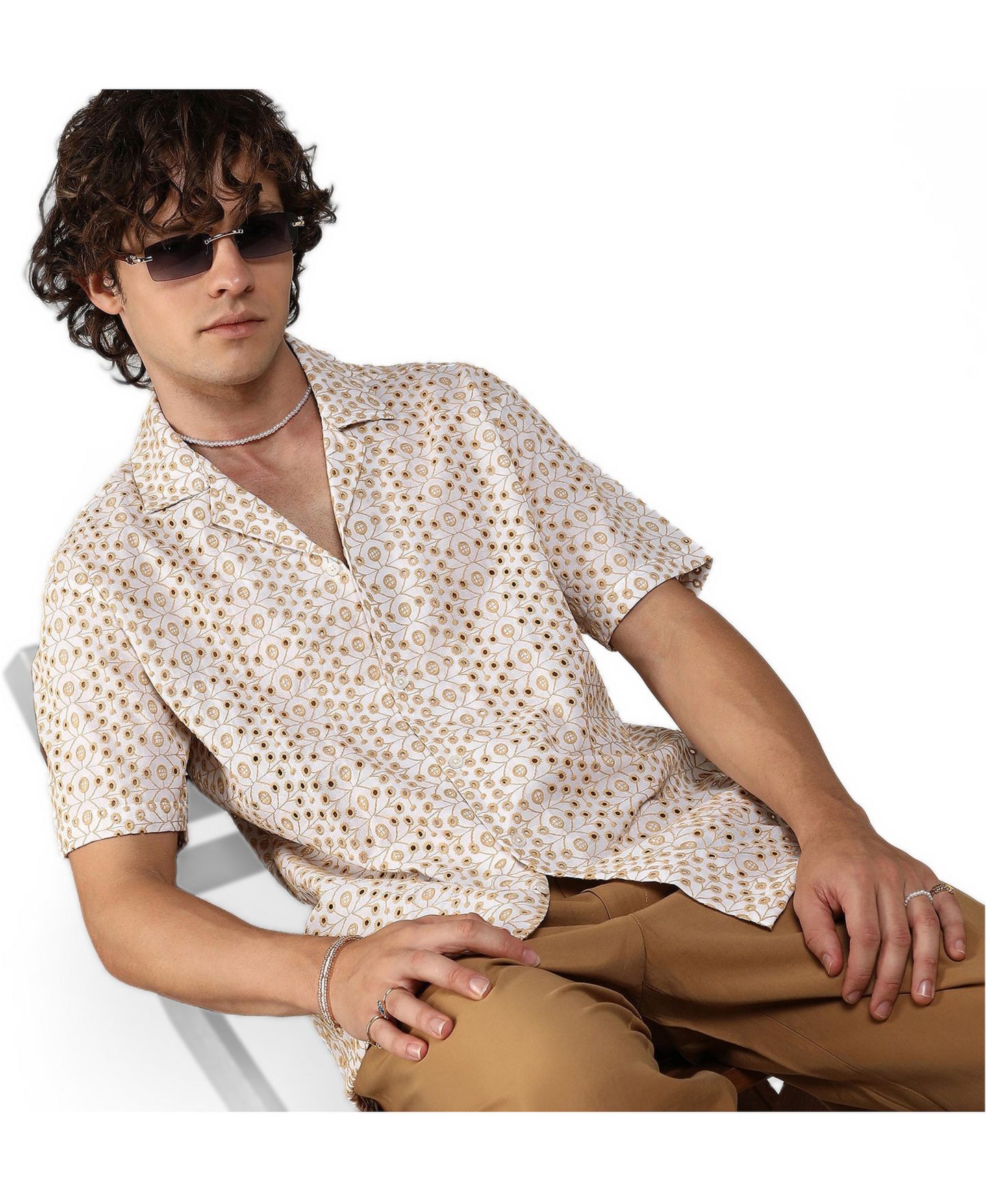 Мужская рубашка Cahoot Campus Sutra Off-White & Tan Brown Embroidered Circular, цвет: Белый — фото 3