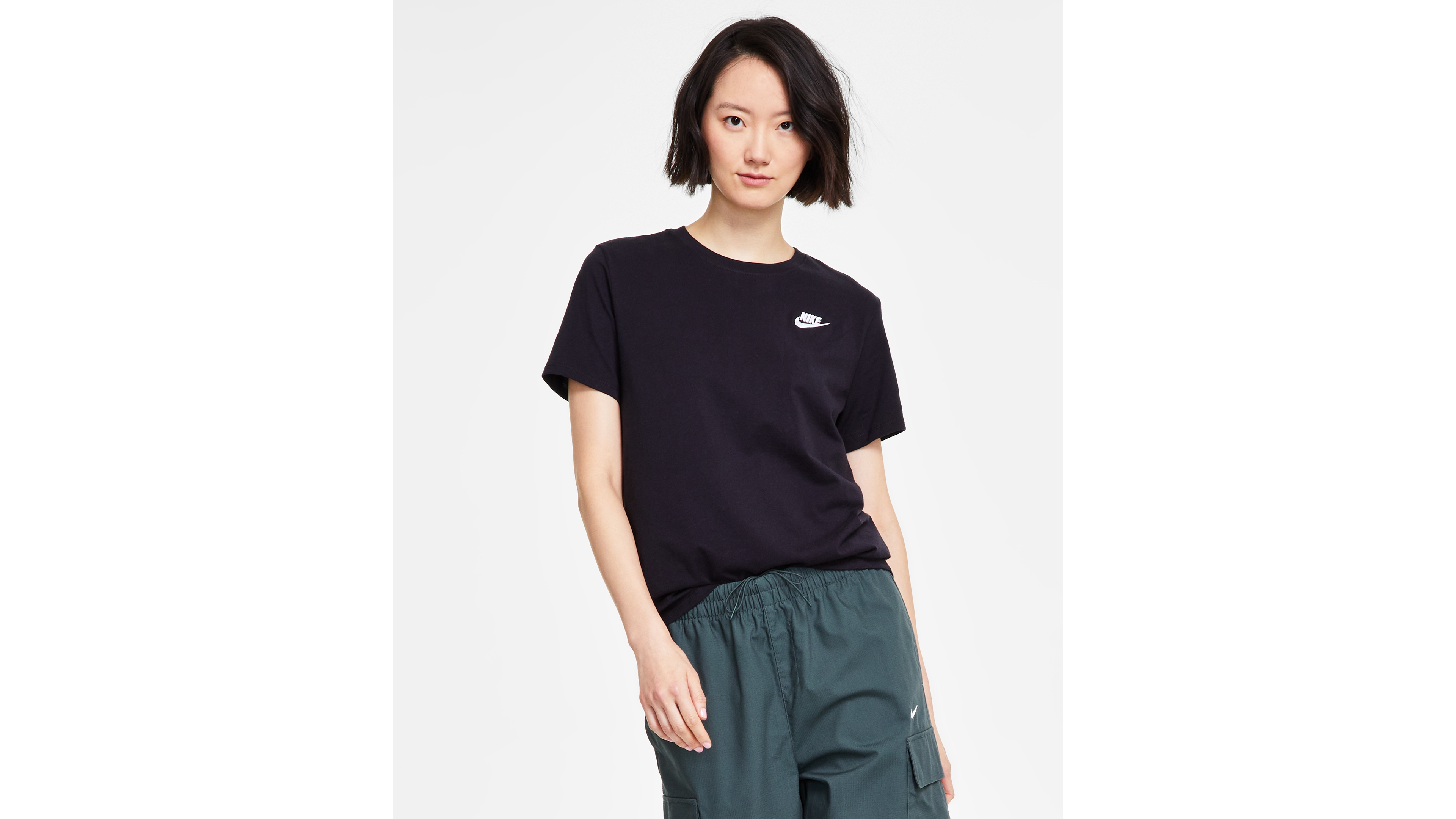 Nike Women's Sportswear Club Essentials T-Shirt