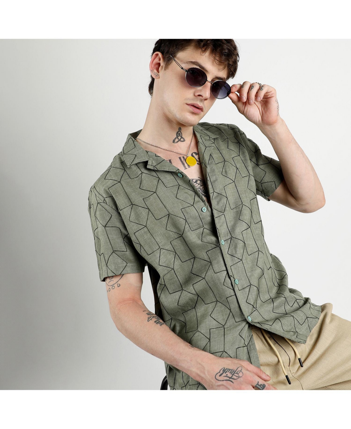 Campus Sutra Men's OliveEmbroidered Geometric-Lined Shirt - Green