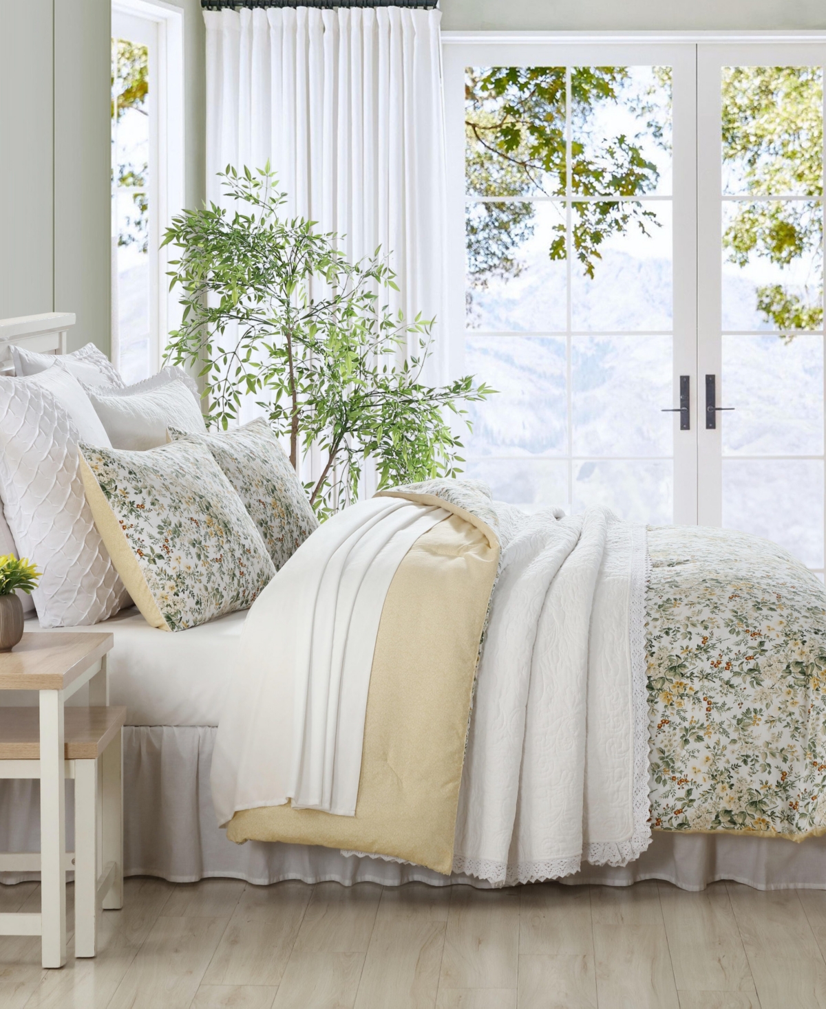 Laura Ashley Country Meadow Reversible -Pc. Comforter Set