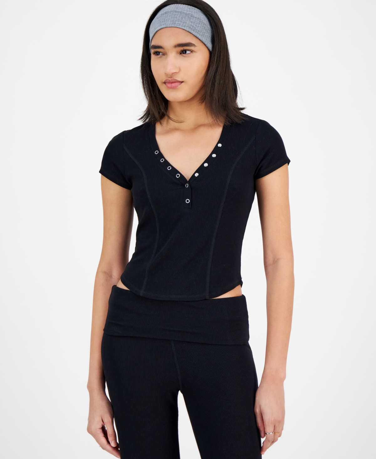 ULTRA FLIRT JUNIORS' RIBBED CROPPED HENLEY SHORT SLEEVE 