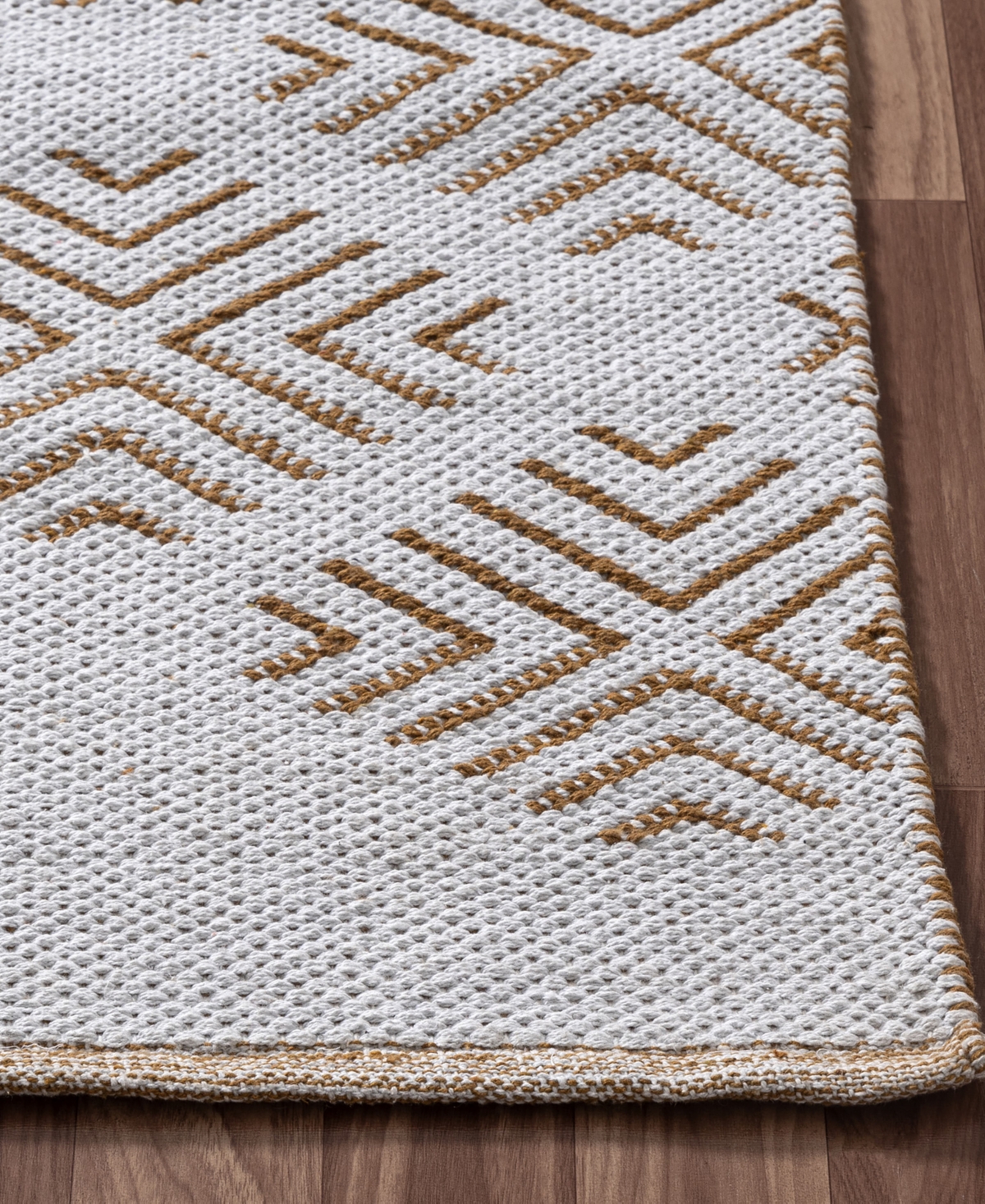Lr Home Quincy Pom-600 5'x7' Area Rug In Tan,white