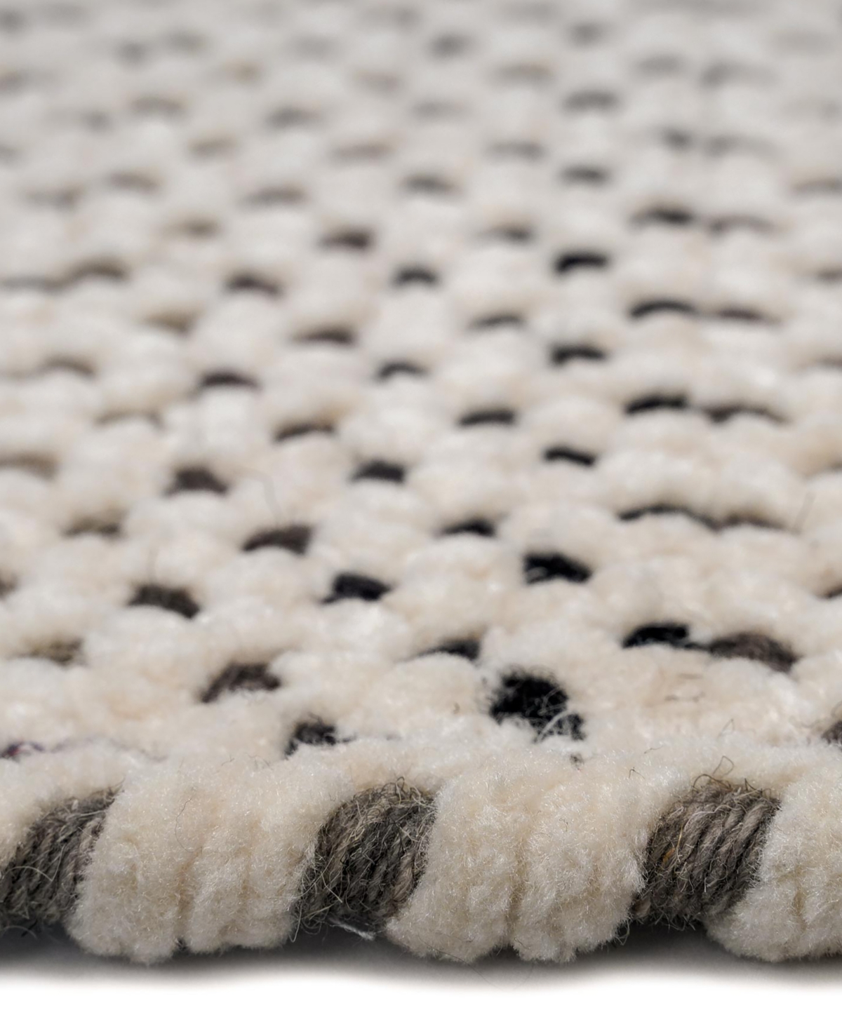 Capel Dramatic Static 0027 2'3"x9' Runner Area Rug In Ivory,onyx