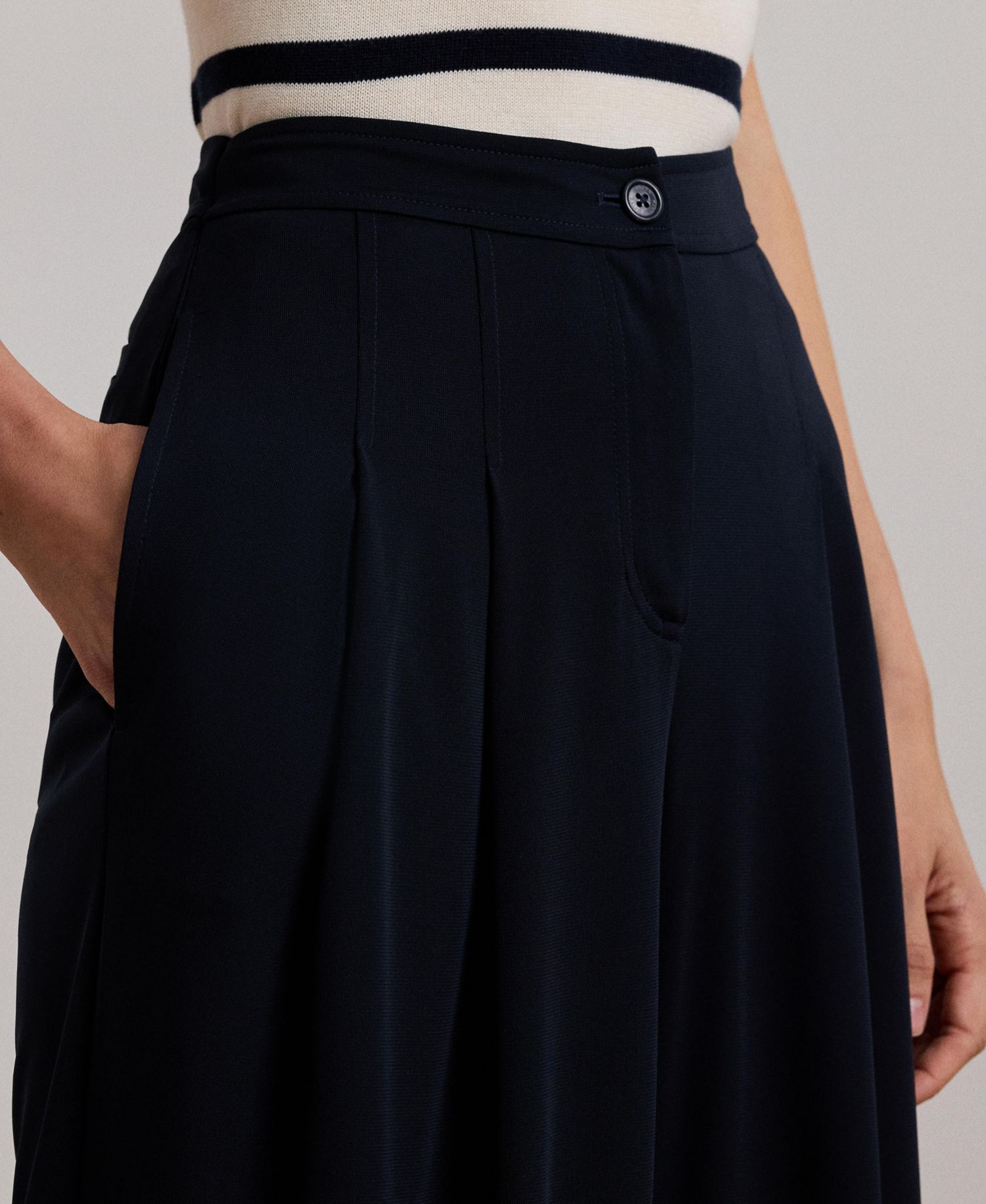 Women's Pleated Stretch Jersey Wide-Leg Pants