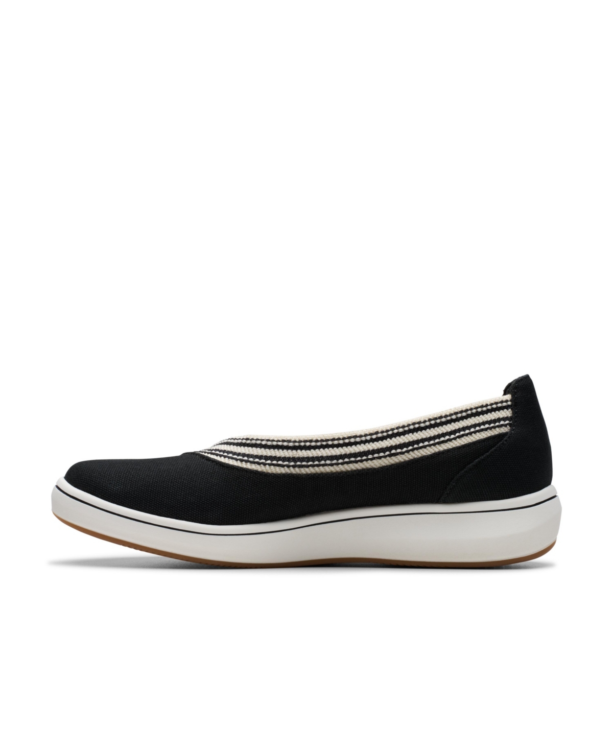Clarks Women's Cloud Steppers Breeze Sky Air Closed Toe Shoes In Black Textile