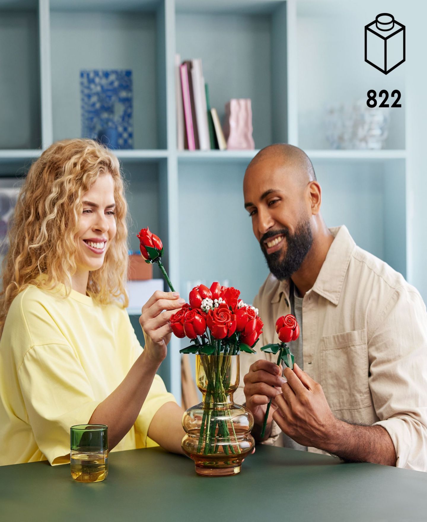 Детские конструкторы LEGO® Icons Bouquet of Roses Build and Display Set 10328, 822 Pieces — фото 2