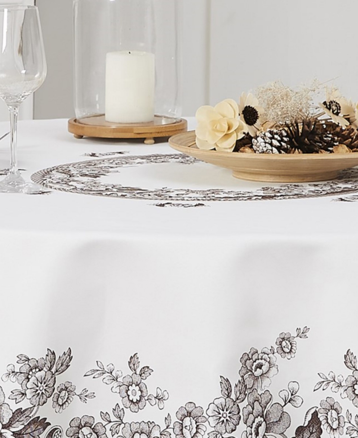 Spode Woodland Polyester Round Tablecloth, 70" X 70" In Ivory