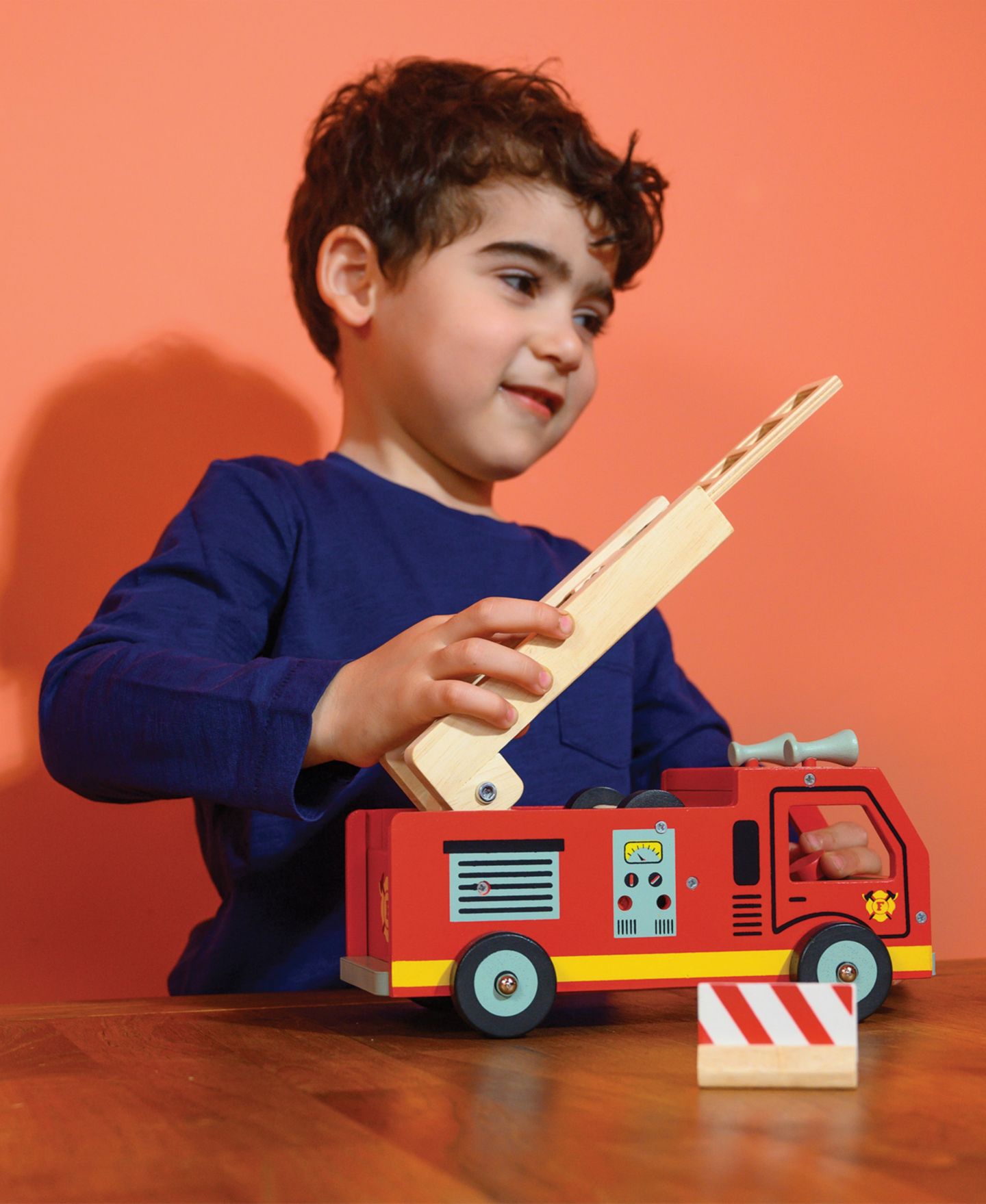 Детская игрушка Mentari Toys Wind-Up Extendible-Ladder Fire Engine — фото 6