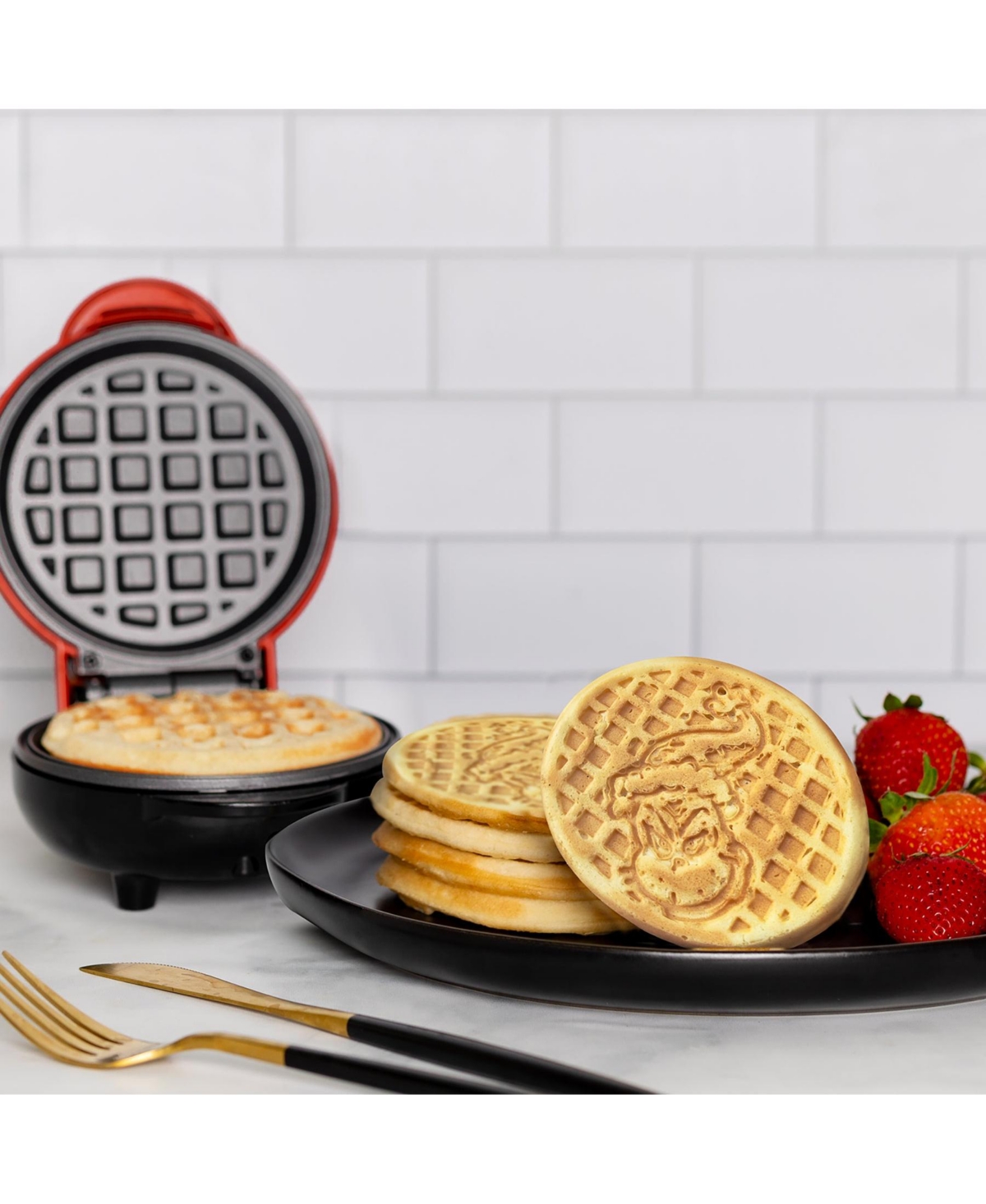 Uncanny Brands Dr. Seuss Grinch Mini Waffle Maker - Kitchen Appliance