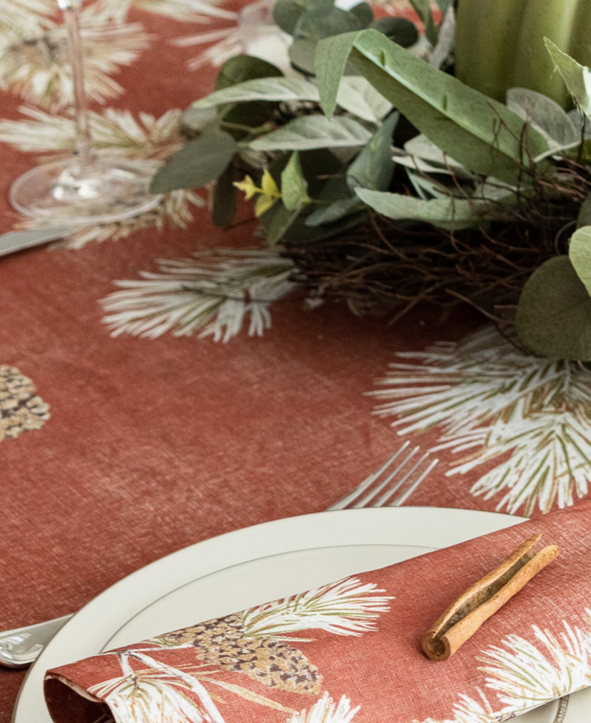 Mode Living Cambridge Tablecloth, 70x144