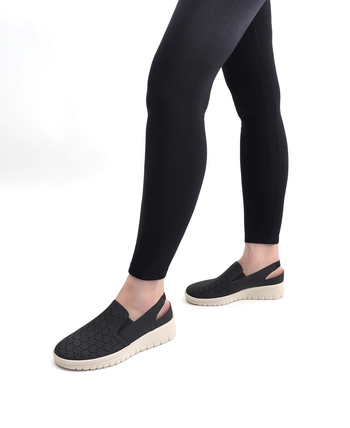EASY STREET WOMEN'S PETAL COMFORT SLIP-ON FLATS 
