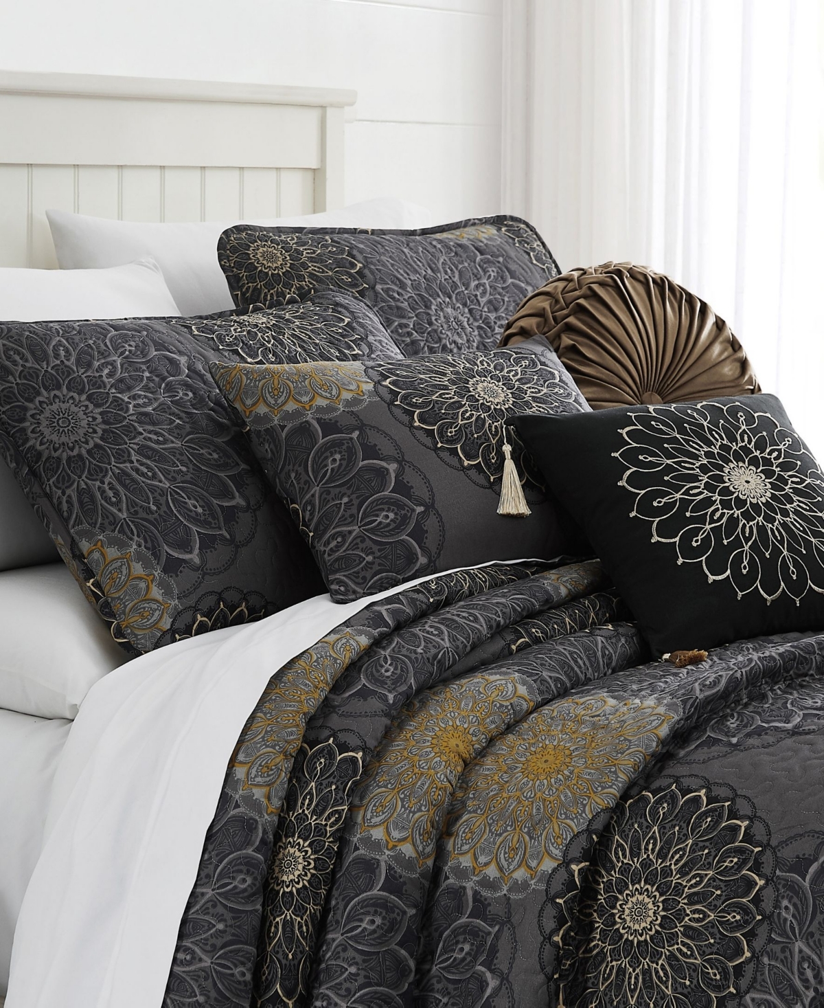 Southshore Fine Linens Midnight Floral -Pc. Quilt Set
