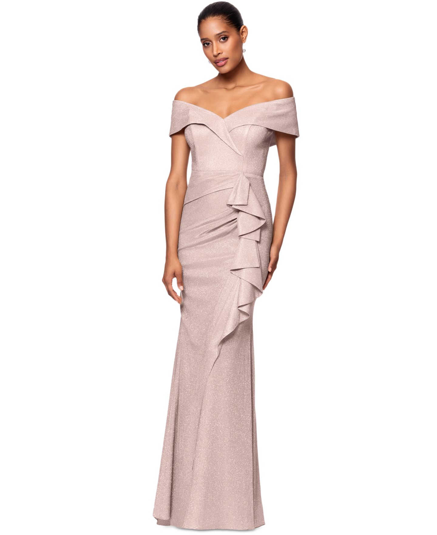 Женские платья XSCAPE Metallic Off-The-Shoulder Ruffled Gown, цвет: Пудровый / Серебряный — фото 1