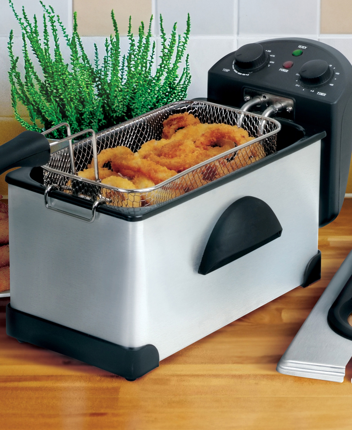 Megachef 3.17 Quart Stainless Steel Electric Deep Fryer With Timer In Silver