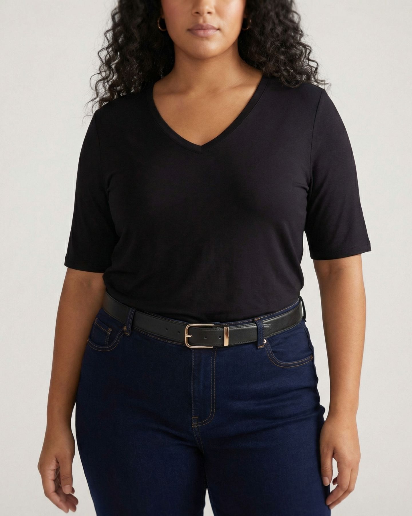 Женская футболка Universal Standard Plus Size Liquid Jersey V-Neck Stovepipe, цвет: Чёрный — фото 1